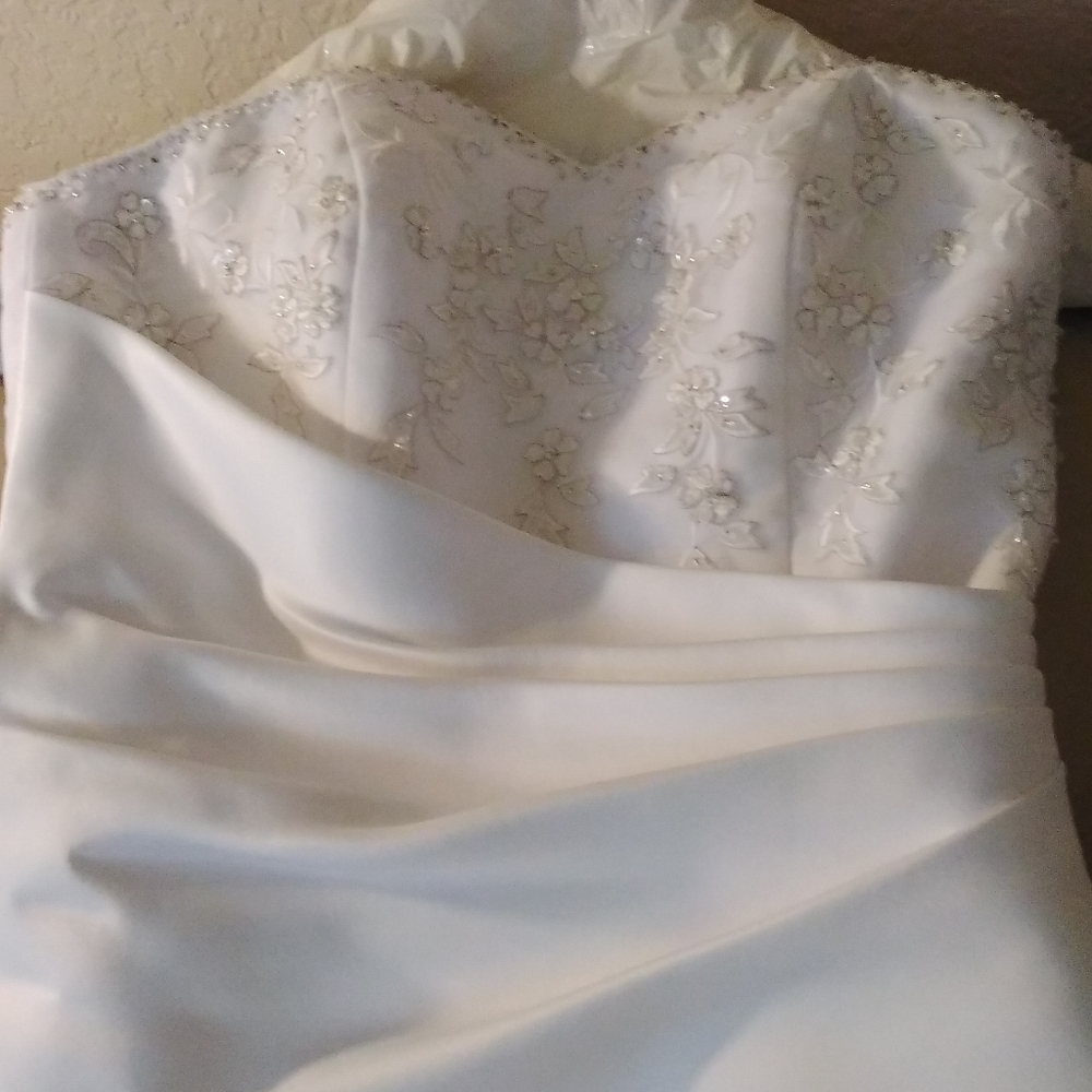 WEDDING GOWN